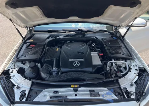 2015 Mercedes-Benz C 300 4Matic из США, поврежденный, VIN 55SWF4KB6FU001452